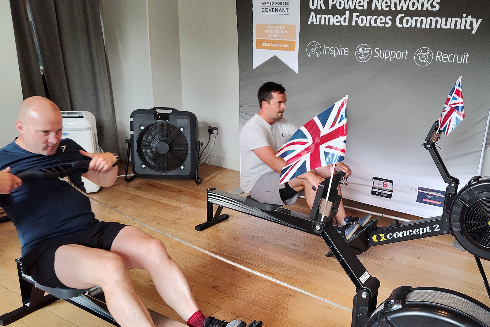 Forces veterans 'row' Dover to Dunkirk for bereaved children