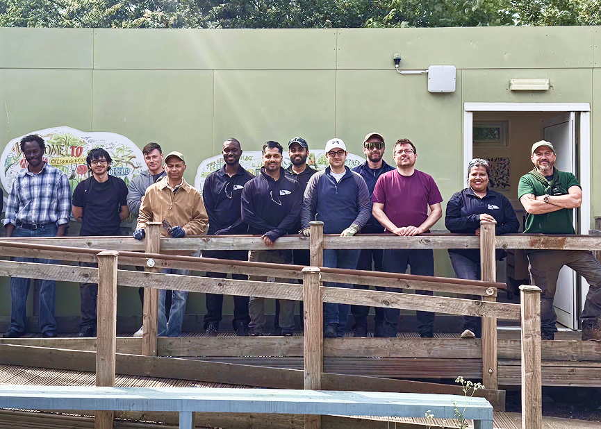 Heathrow helpers conserve Hounslow Heath