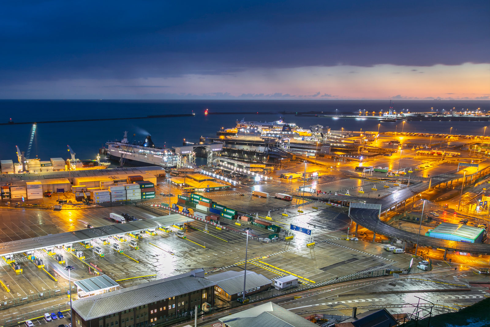 Call for an intelligent integration of low-carbon initiatives in the ports industry